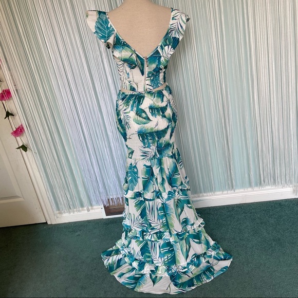 Two Piece Skirt Set with Ruffles Size Small - Picture 3 of 16